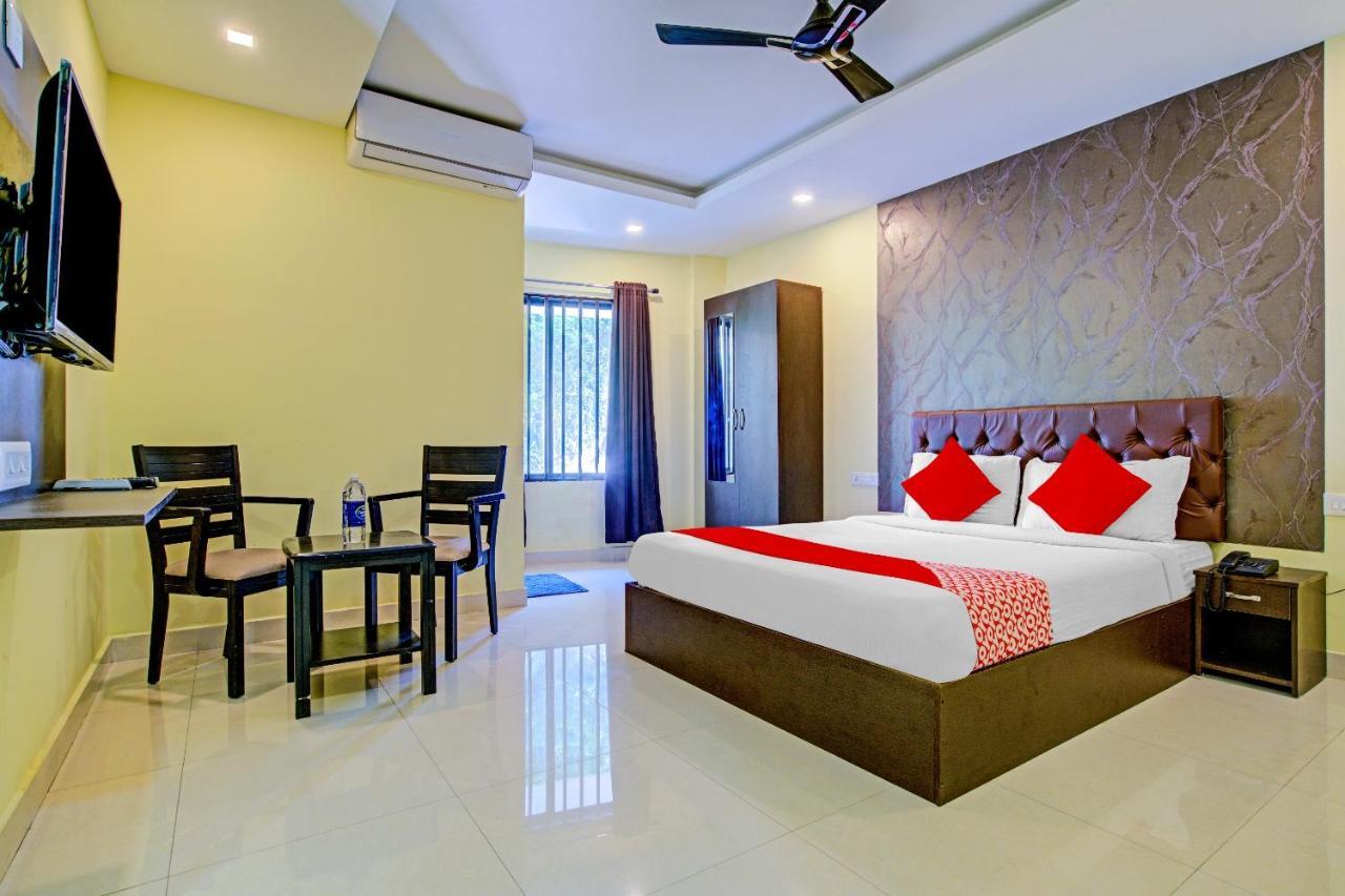 Oyo Flagship 77876 Amigo Suites Kochi Exterior photo